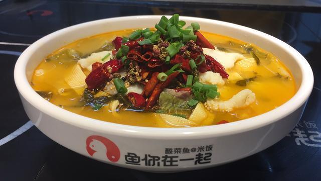 特色酸菜鱼加盟店铺店员需要注意哪几点